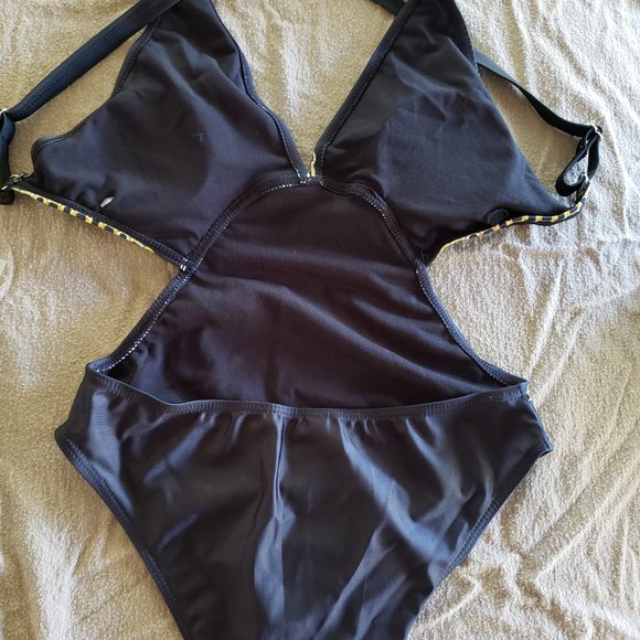 New Gorgeous Padded Monokini. Swimsuit - Picture 9 of 11